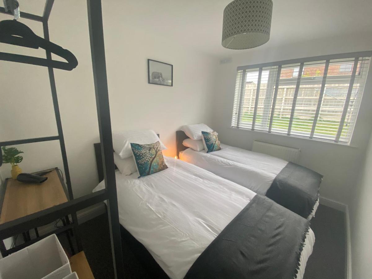 Beau - Brambles Chine, Colwell Bay - 5 Star Wifi - Short Walk To The Hut And Beach - 1 Night Stays Available - Ferry Offers Freshwater Buitenkant foto