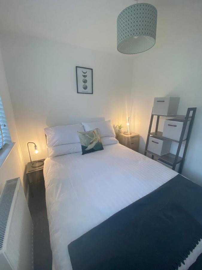 Beau - Brambles Chine, Colwell Bay - 5 Star Wifi - Short Walk To The Hut And Beach - 1 Night Stays Available - Ferry Offers Freshwater Buitenkant foto