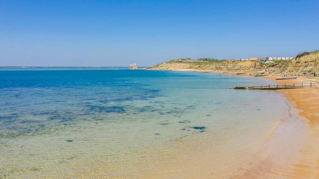 Beau - Brambles Chine, Colwell Bay - 5 Star Wifi - Short Walk To The Hut And Beach - 1 Night Stays Available - Ferry Offers Freshwater Buitenkant foto